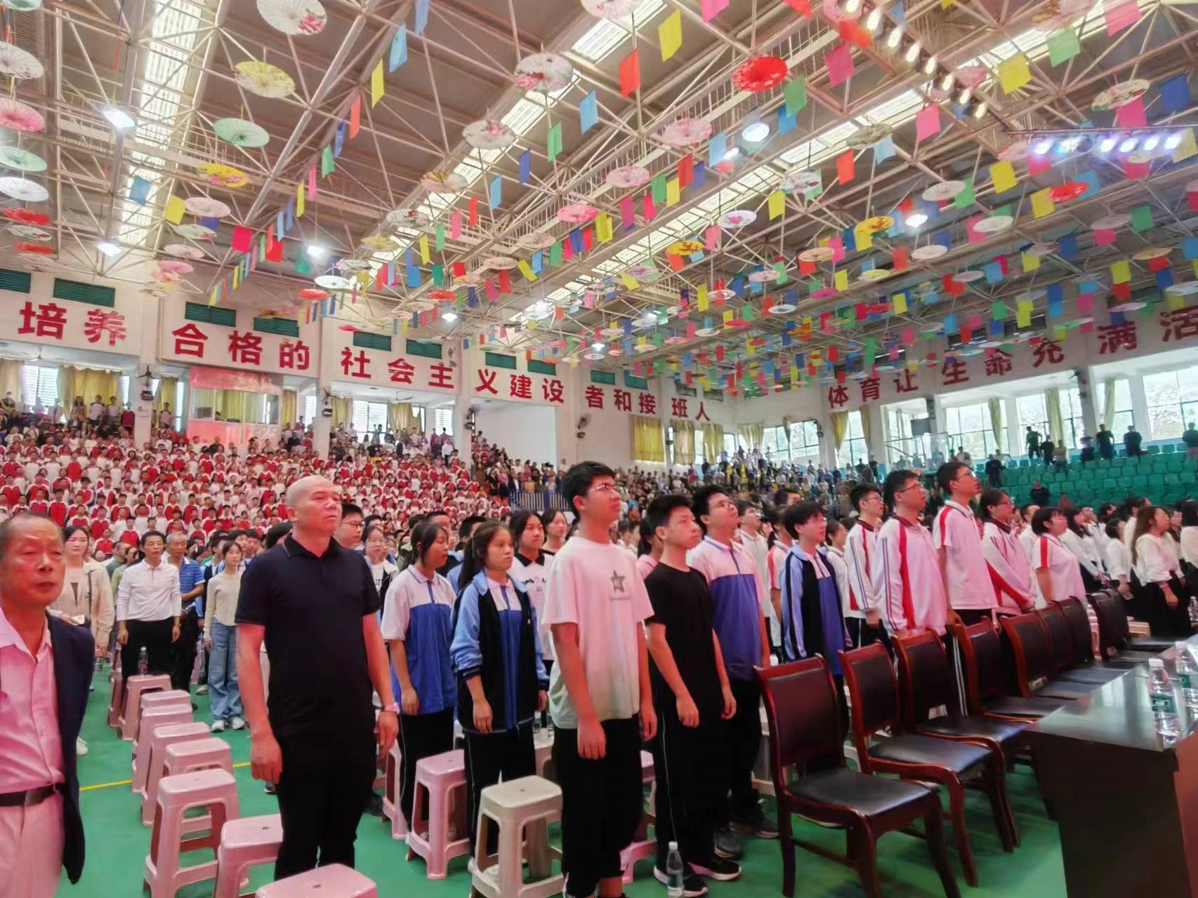 國歌、校歌奏唱現(xiàn)場